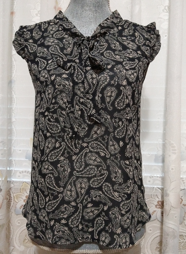 Forever 21 Ruffle Sleeveless Blouse